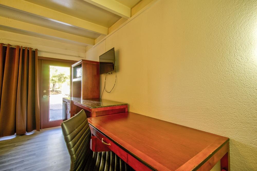 Clearwater Hotel photo 14