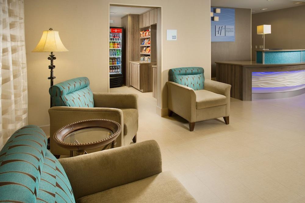 Holiday Inn Express & Suites DFW - Grapevine by IHG photo 2