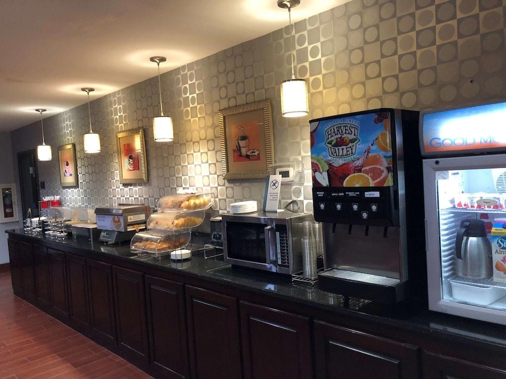 Best Western Plus Goodman Inn & Suites photo 2