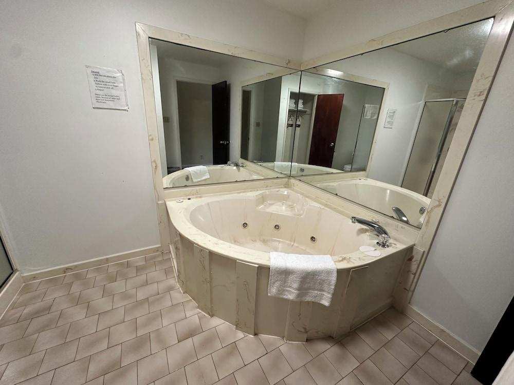 Royal Inn photo 35