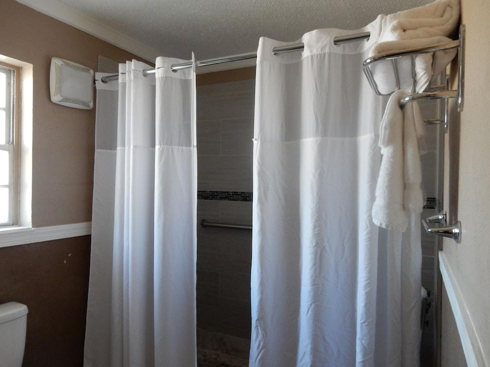 Sunset Inn photo 14