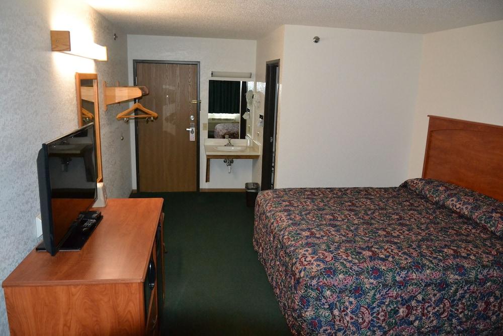 Carrington Inn & Suites photo 11