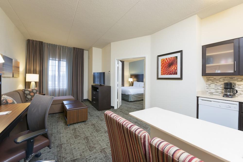 Staybridge Suites Chicago-Oakbrook Terrace by IHG photo 8
