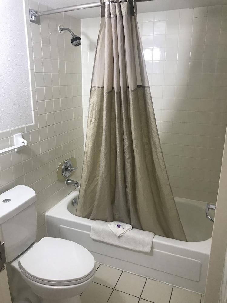 Motel 6 Houston, TX - East photo 22
