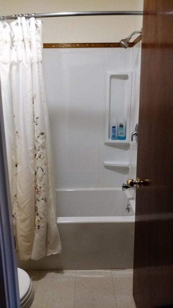 Bird Creek Motel photo 22