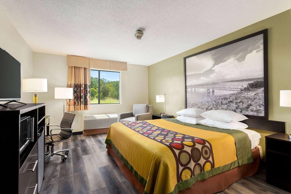 Super 8 by Wyndham Clinton photo 12