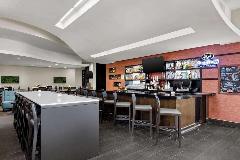Embassy Suites Newark Airport photo 24