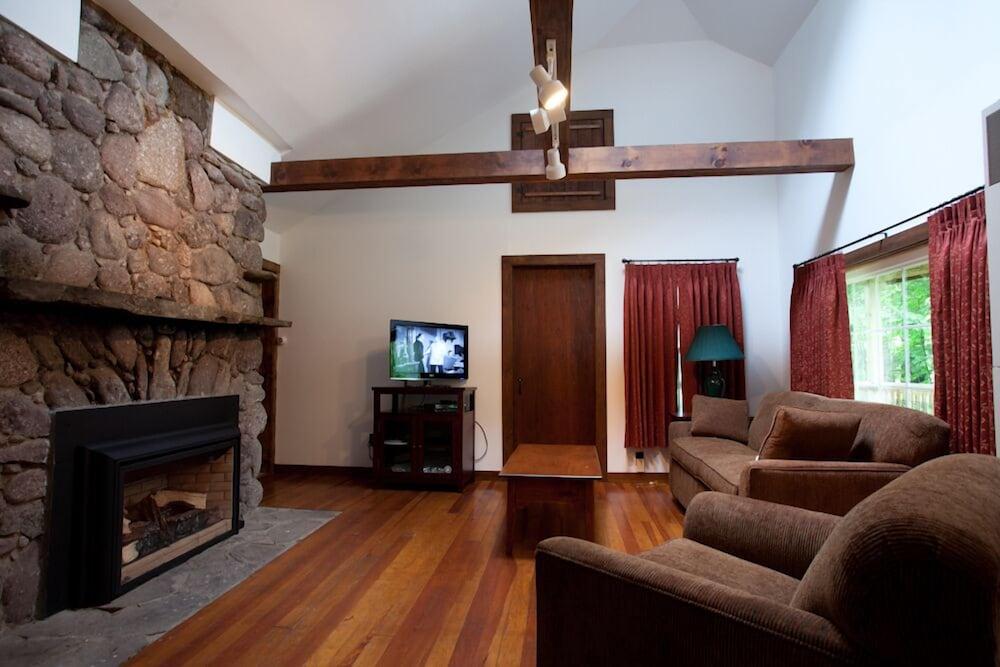 Blue Hill Lodge photo 11