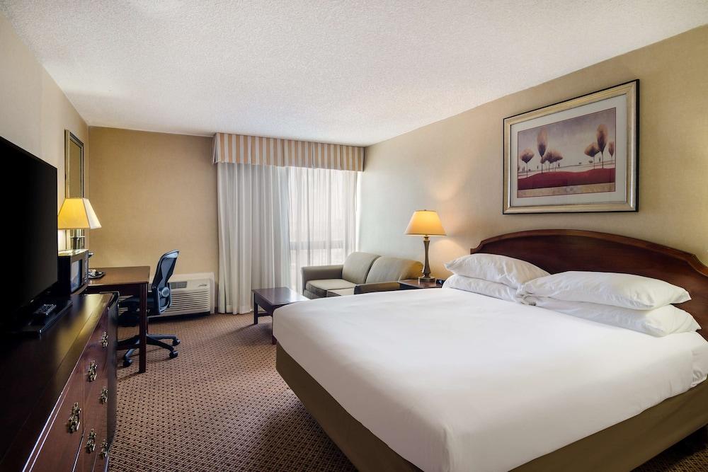 Red Lion Hotel & Conference Center Cheyenne photo 18