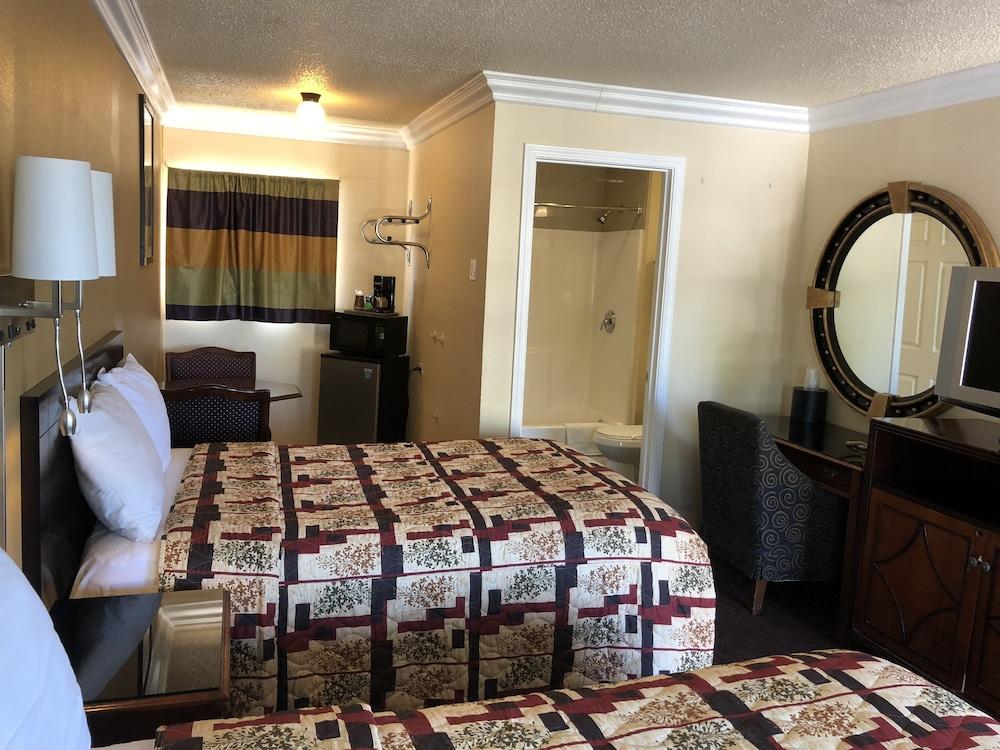 Lamplighter Motel photo 8