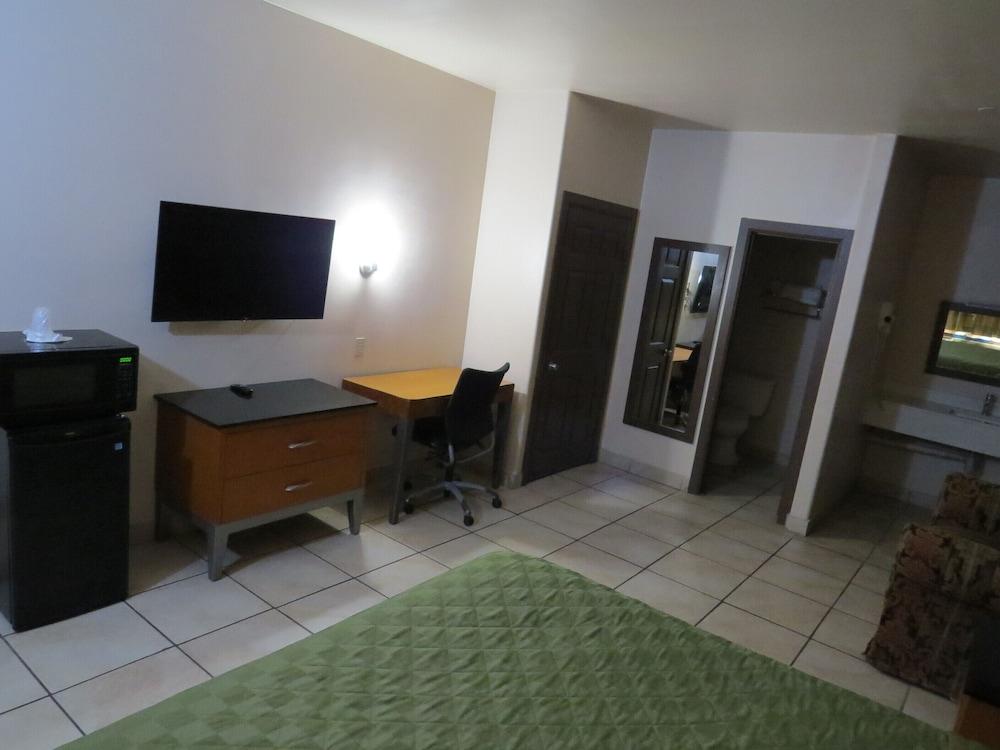 Executive Inn and Suites photo 26