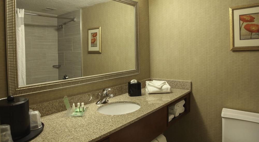 DoubleTree by Hilton Dayton Fairborn photo 12