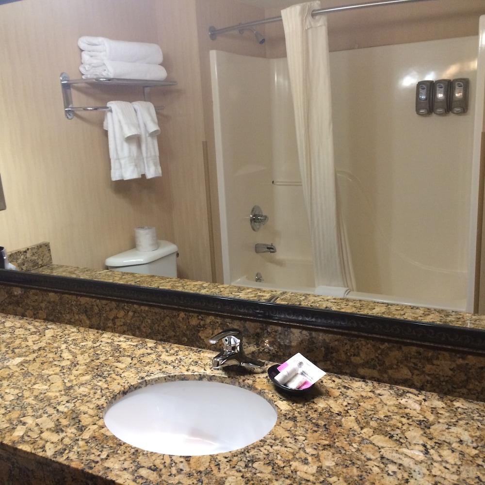 Midnight Rose & McGills Hotel & Casino photo 26