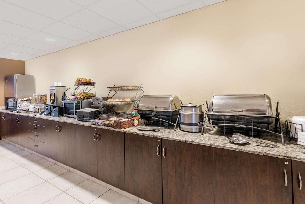 Microtel Inn & Suites by Wyndham Dickinson photo 6
