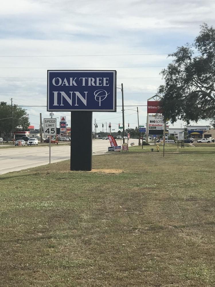 Oak Tree Inn photo 23