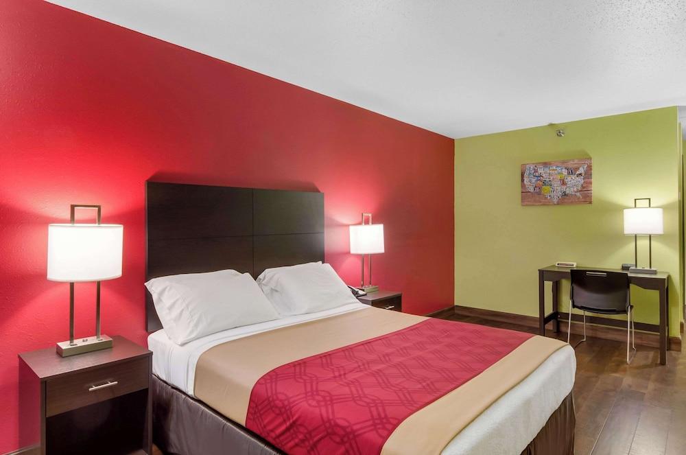 Econo Lodge photo 10