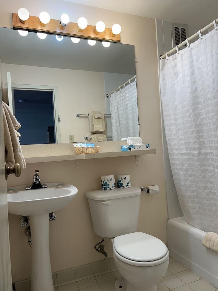 The Shoreline Inn photo 17