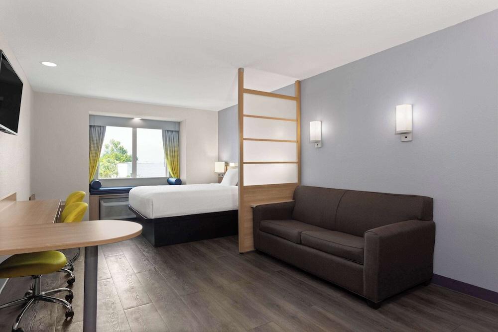 Microtel Inn & Suites by Wyndham Panama City photo 24