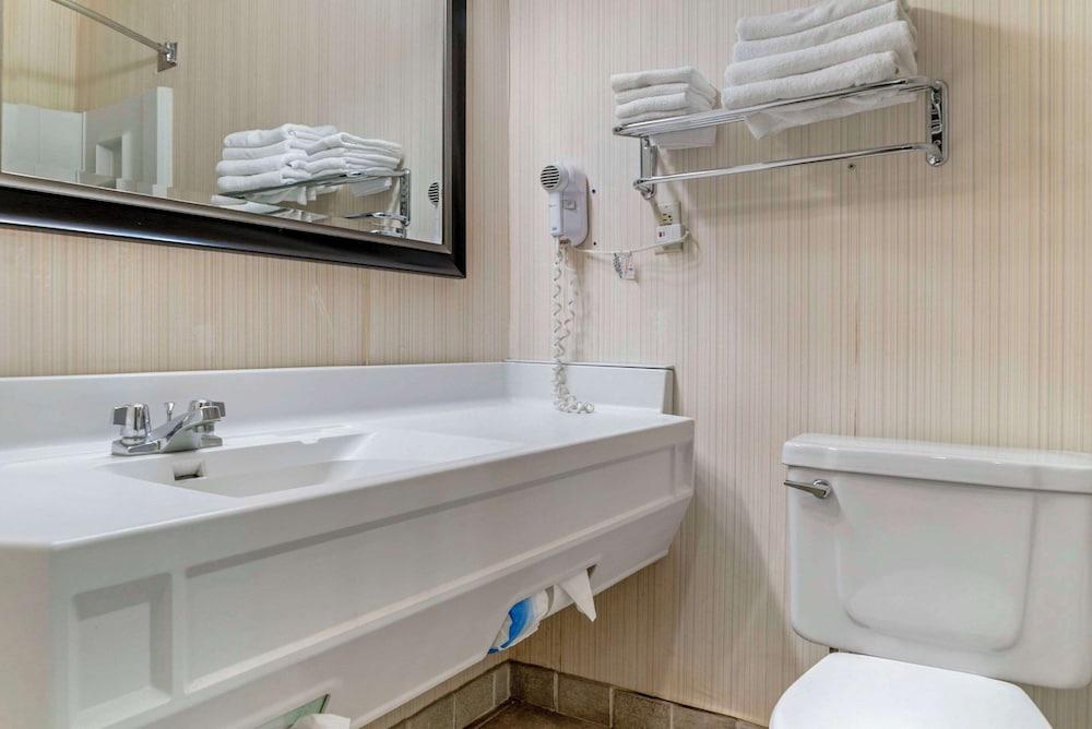 Quality Inn Saint Ignace I-75 photo 8