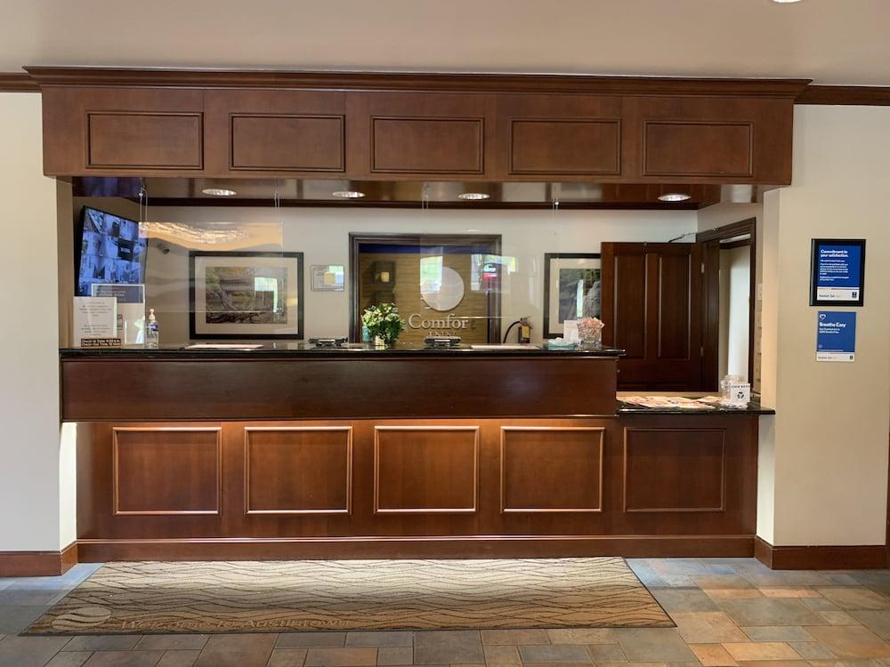 Days Inn by Wyndham Austintown photo 7
