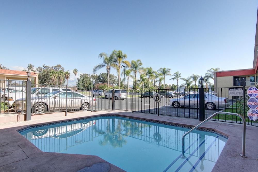 Ontario Inn & Suites photo 46