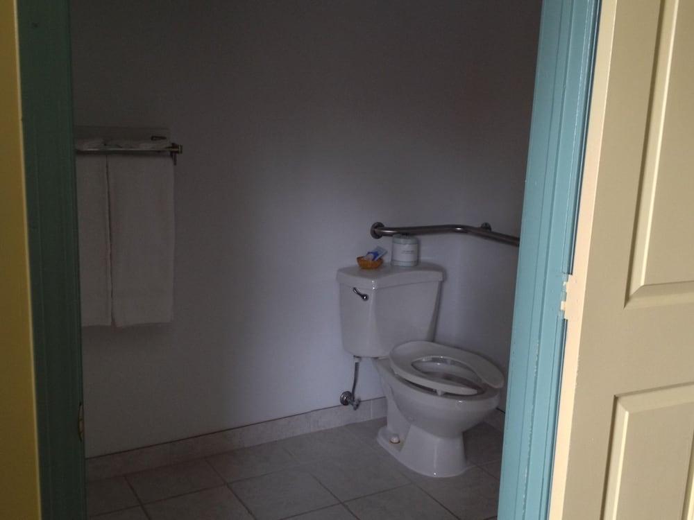 Parkview Motel photo 11