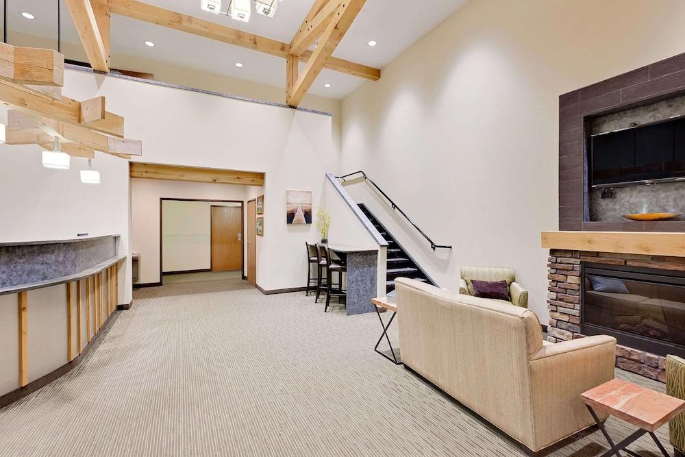 Days Inn by Wyndham Cadillac photo 4