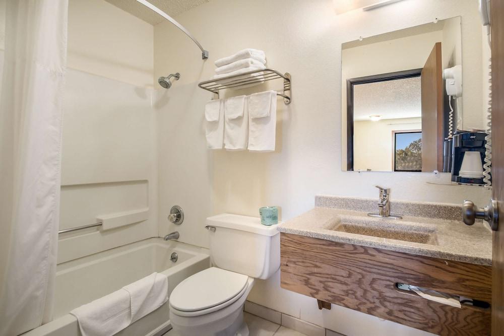 Americas Best Value Inn & Suites Harrisonville photo 4