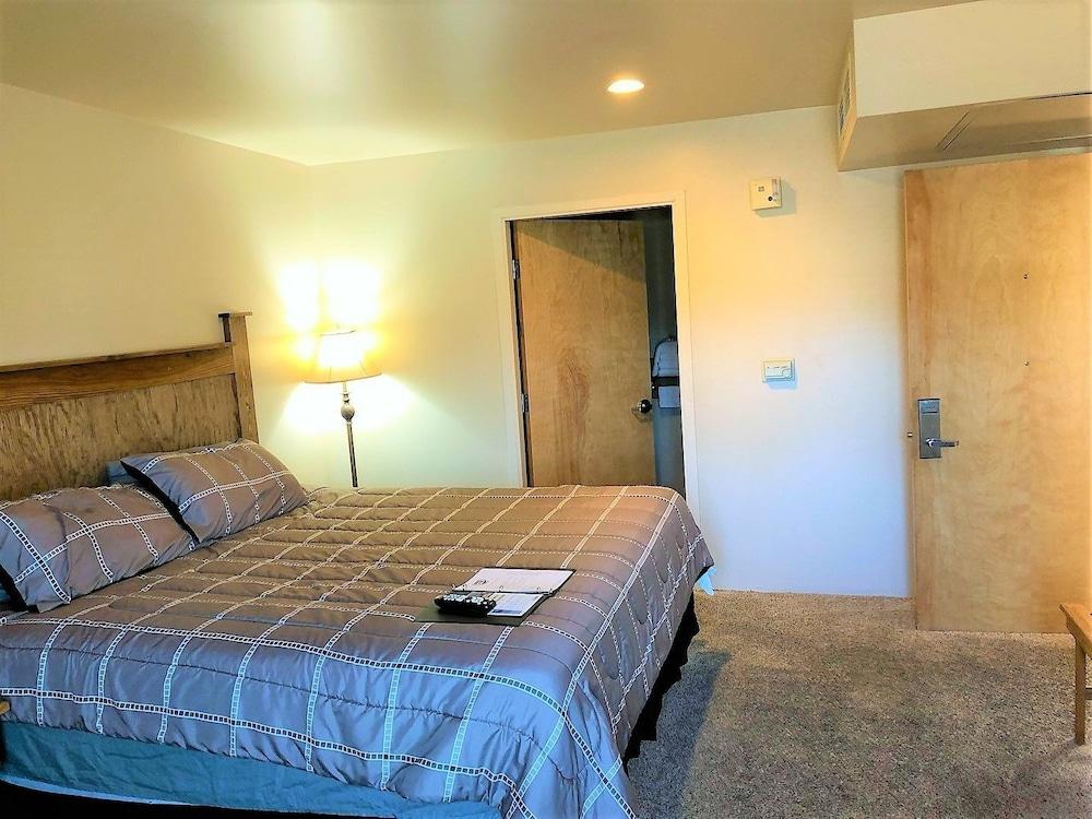 Elkhorn Mountain Inn photo 11