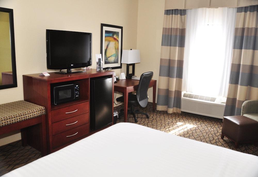 Holiday Inn Express & Suites Lancaster by IHG photo 9