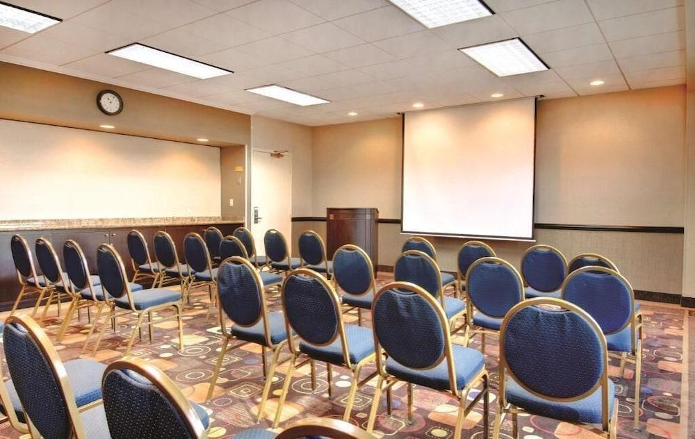 Orange County Hotel photo 36