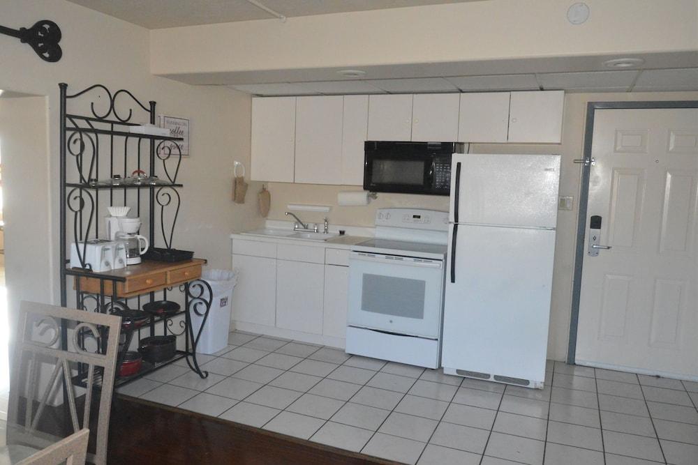Economy Guest Village and Apartments photo 13