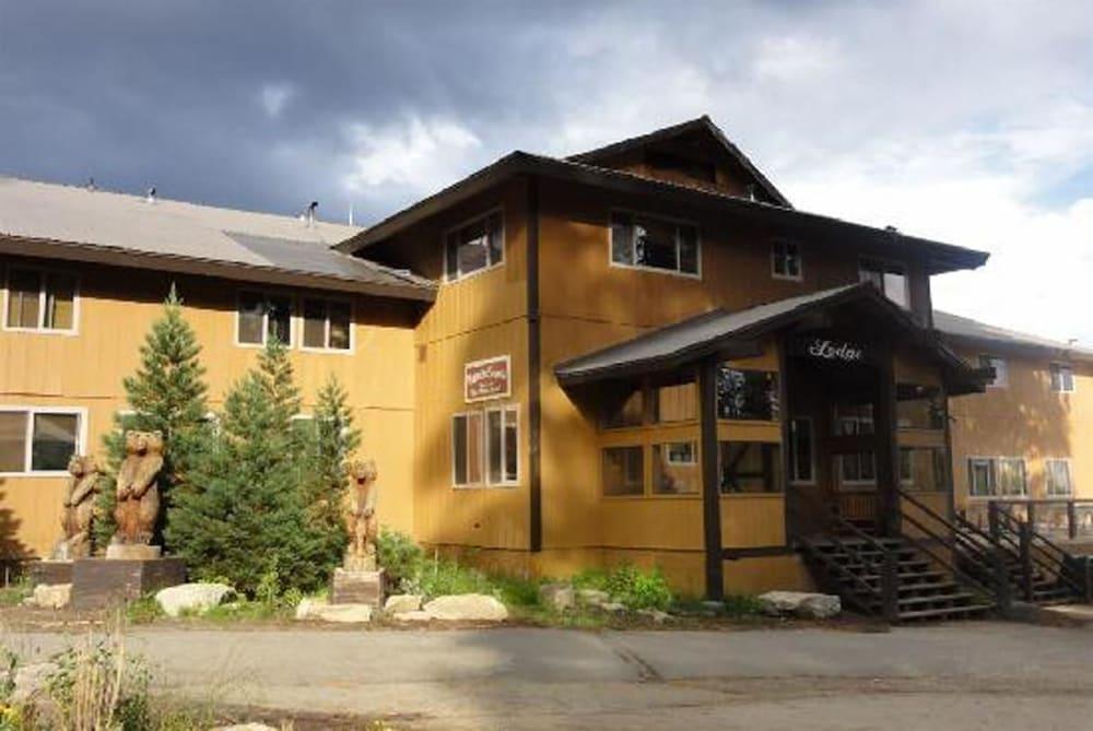 Montecito Sequoia Lodge photo 45