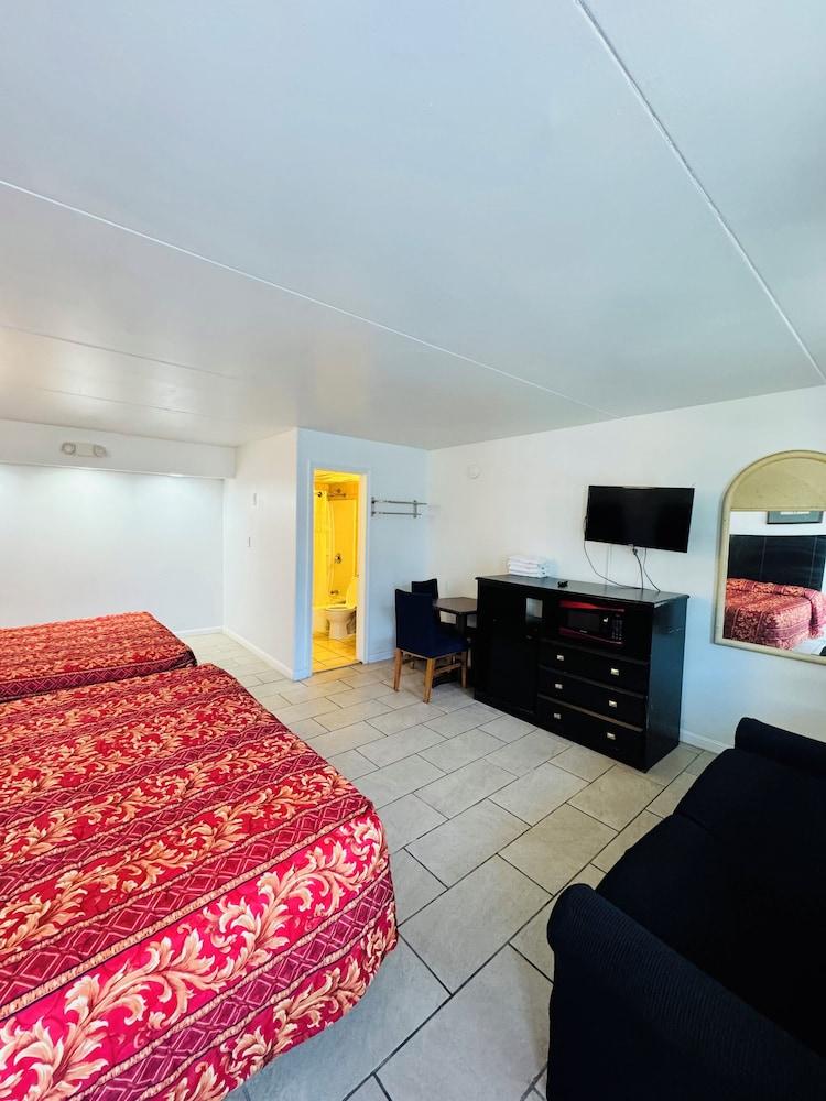 Skyview Manor Motel photo 58