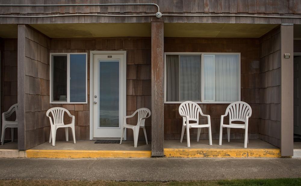 Silver Sands Motel photo 19