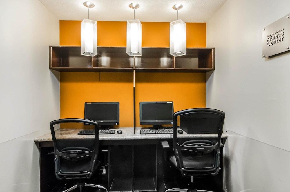 Quality Suites St. Joseph photo 13