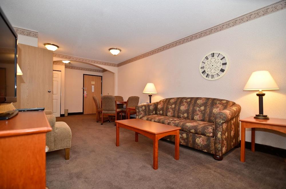Best Western Plus University Park Inn & Suites photo 48