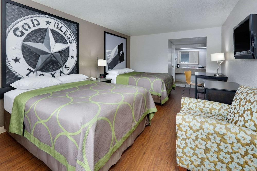 Super 8 by Wyndham San Antonio Pearl District / Downtown photo 16