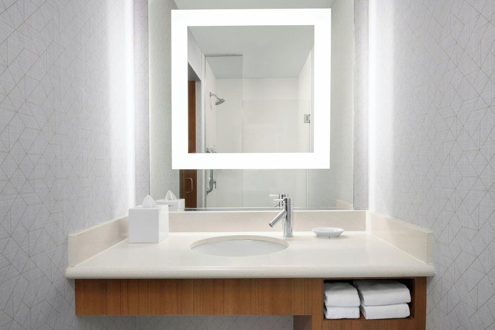 SpringHill Suites Irvine John Wayne Airport/Orange County photo 9
