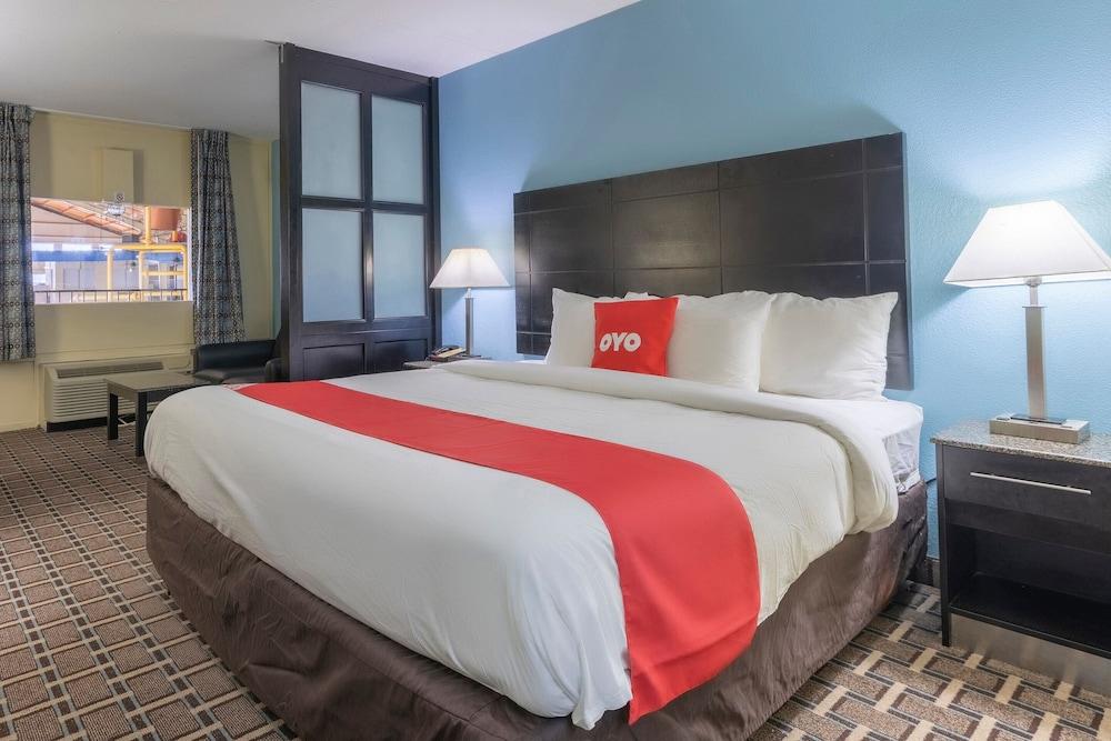 OYO Hotel Knoxville TN Cedar Bluff I-40 photo 7