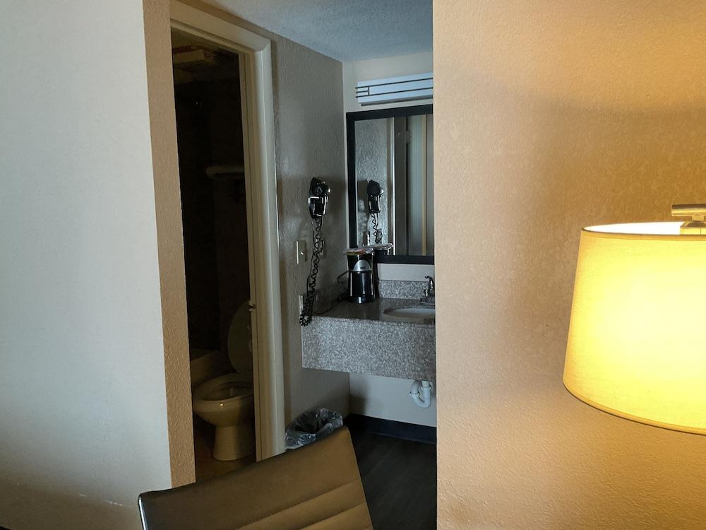 Super 8 by Wyndham Chattanooga/East Ridge photo 47