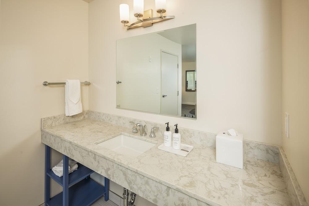 Inn At Moss Landing Point photo 22