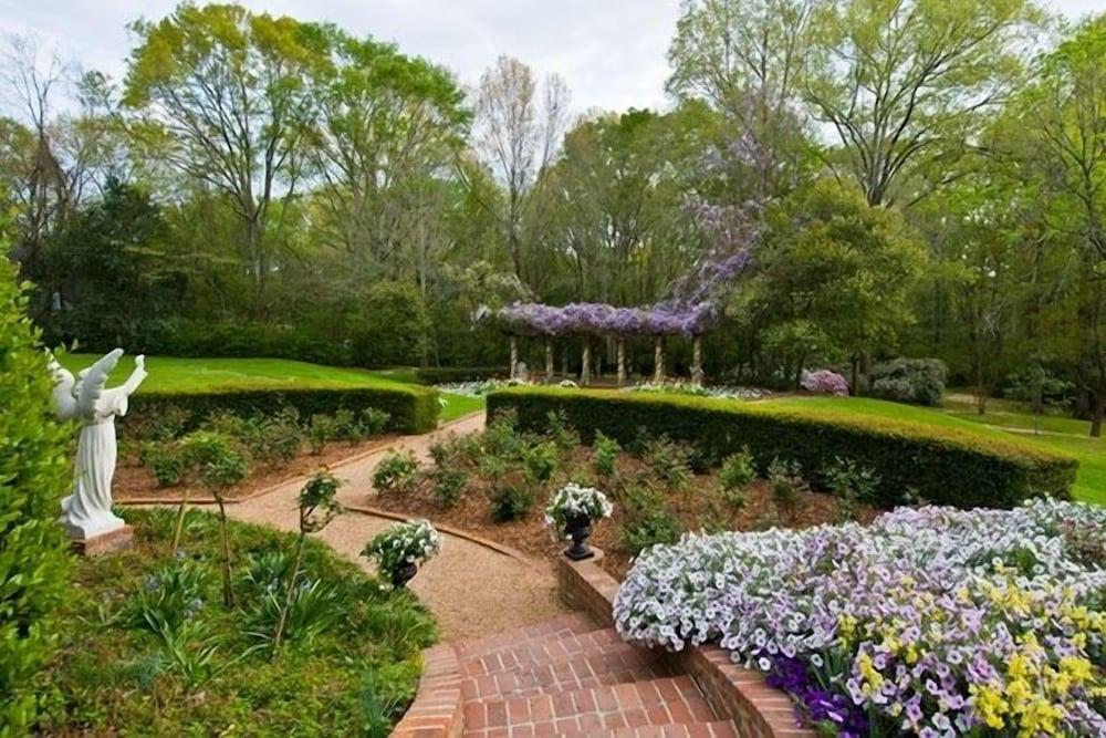 Monmouth Historic Inns and Gardens photo 41