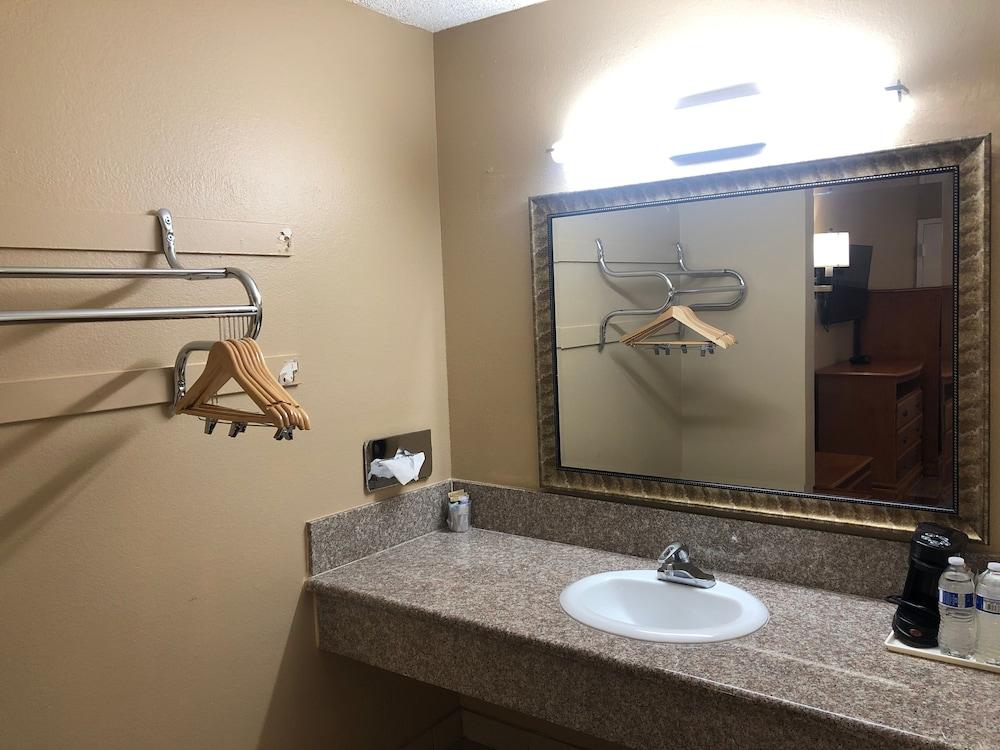 Orange Tustin Inn photo 7
