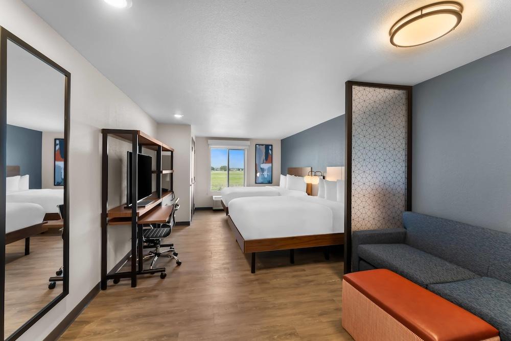 Everhome Suites Bastrop photo 24