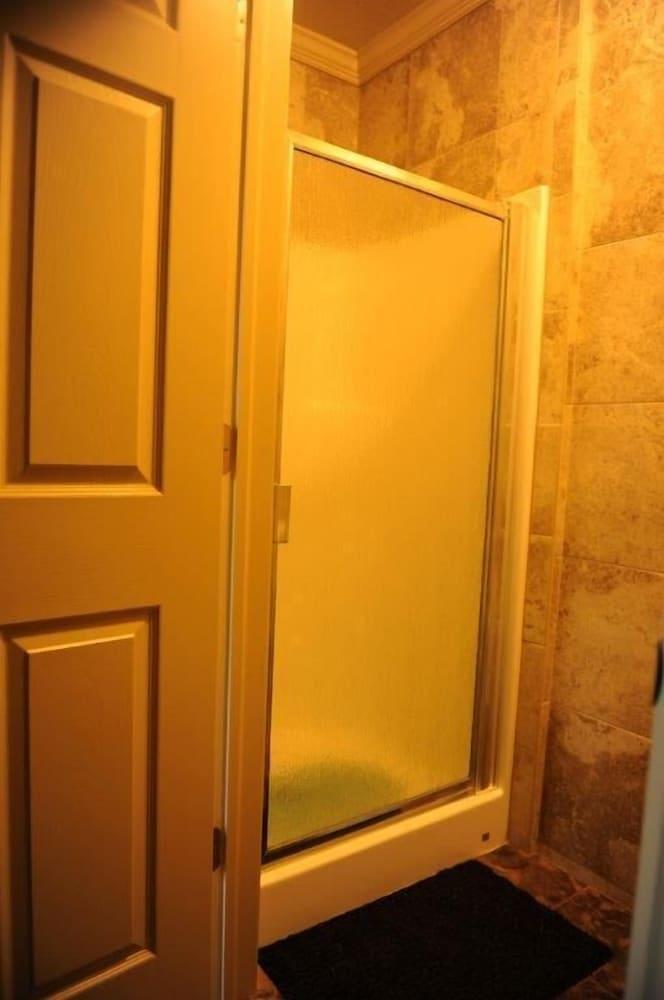 Camelot Inn at Honeyville photo 11