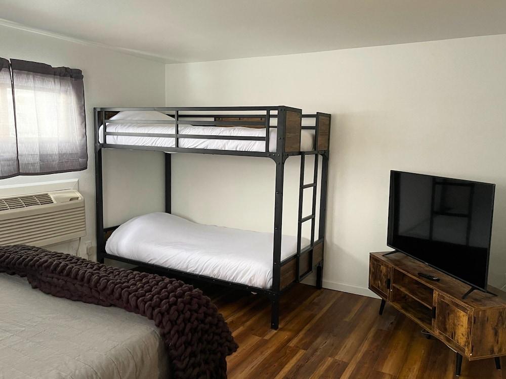 Trailhead Cabins & Lodging photo 18