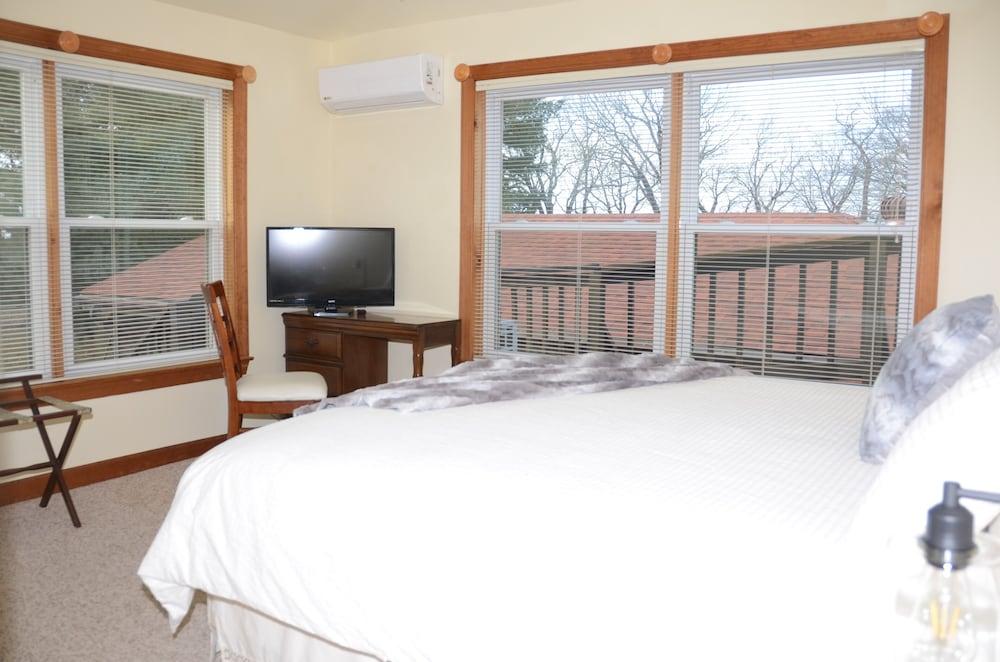 Bent Mountain Lodge photo 51
