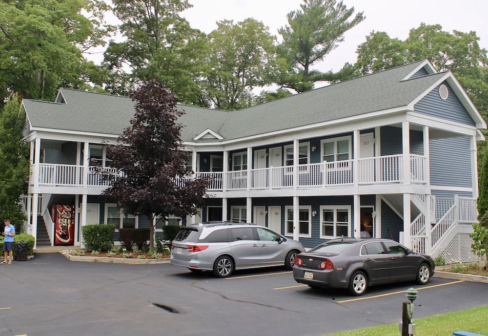 Empire Lakeshore Inn photo 38