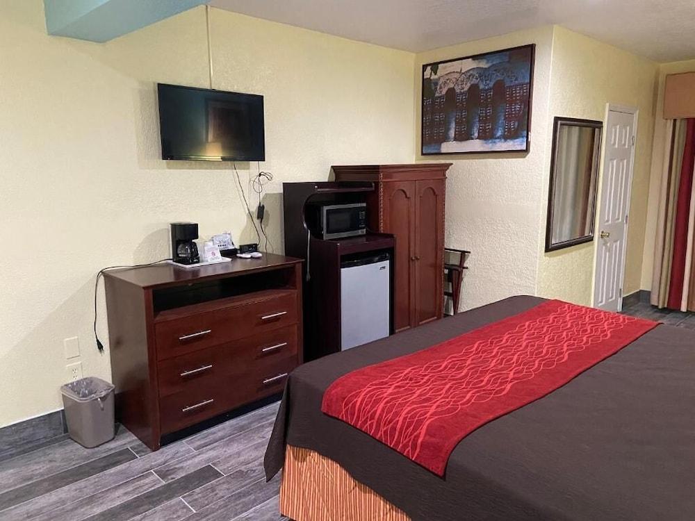 Delux Inn Clearwater photo 4